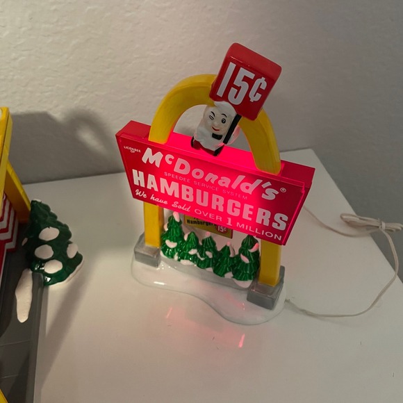 Department 56 McDonald's Holiday Village Display w/ Ronald McDonald Figures Sign - Picture 10 of 12